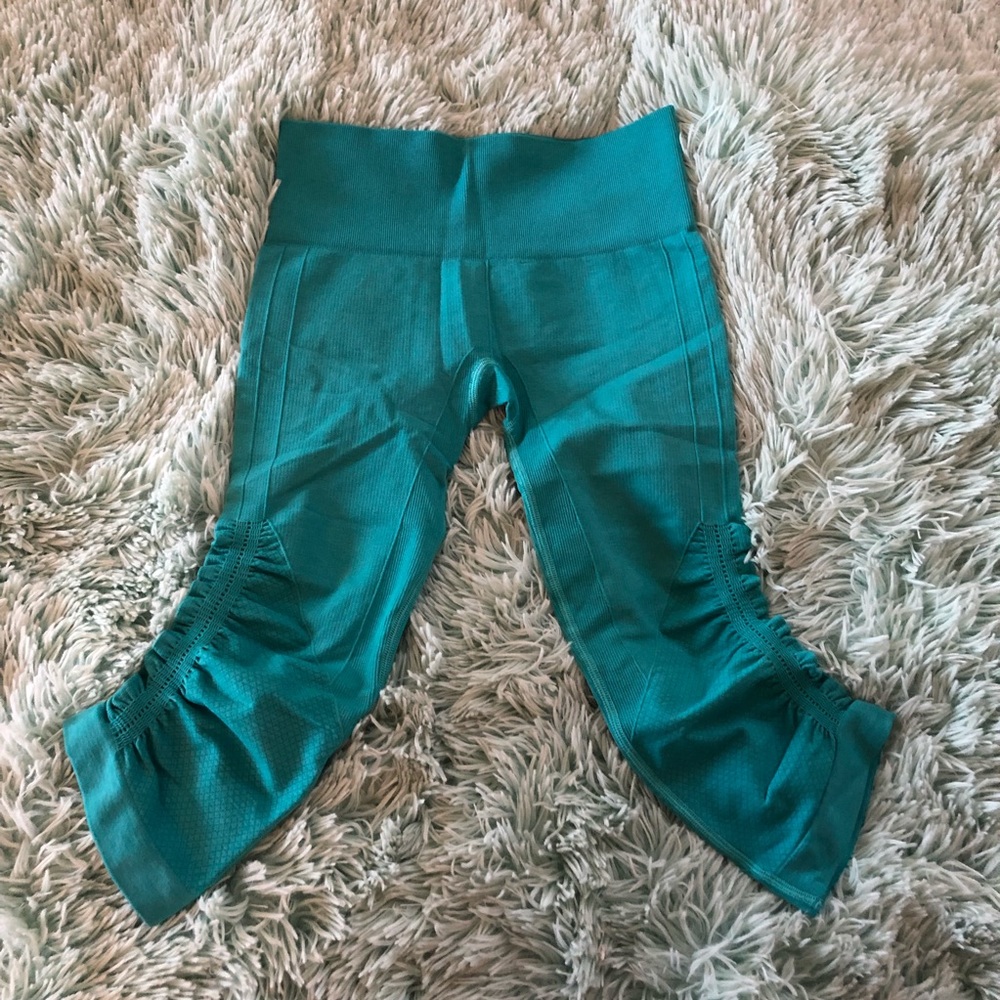 Lululemon Cropped Blue Pants!